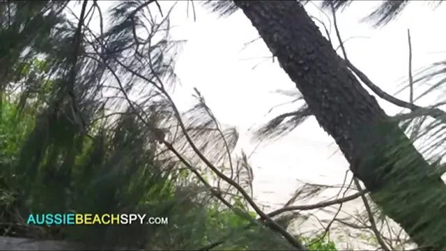 Khiêu dâm, không giấy đăng ký  Lucy trong hồ bơi. phim xxx nhat ban khong che